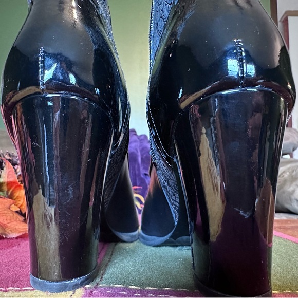 Fluevog Attic Denise Ankle Boot with Buttons in Black - Picture 8 of 13